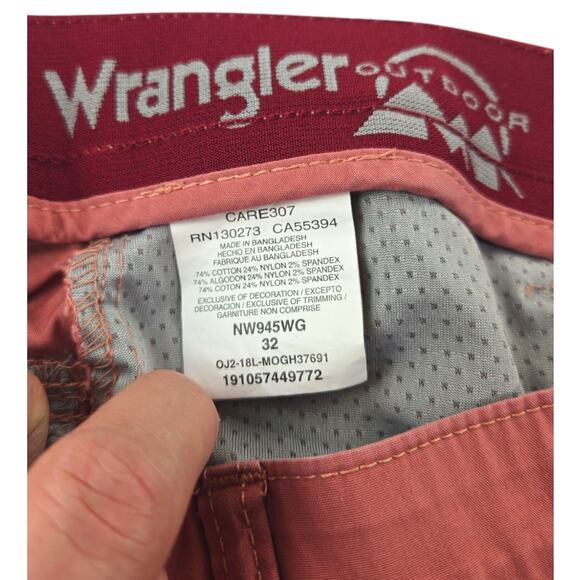 Wrangler | Salmon, 8.5 in, Outdoor Performance Hiking Shorts | Size 32 - Picture 2 of 4